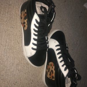NEW Comfort Est. 1946 Black White Leopard print Hair Heart Sneakers